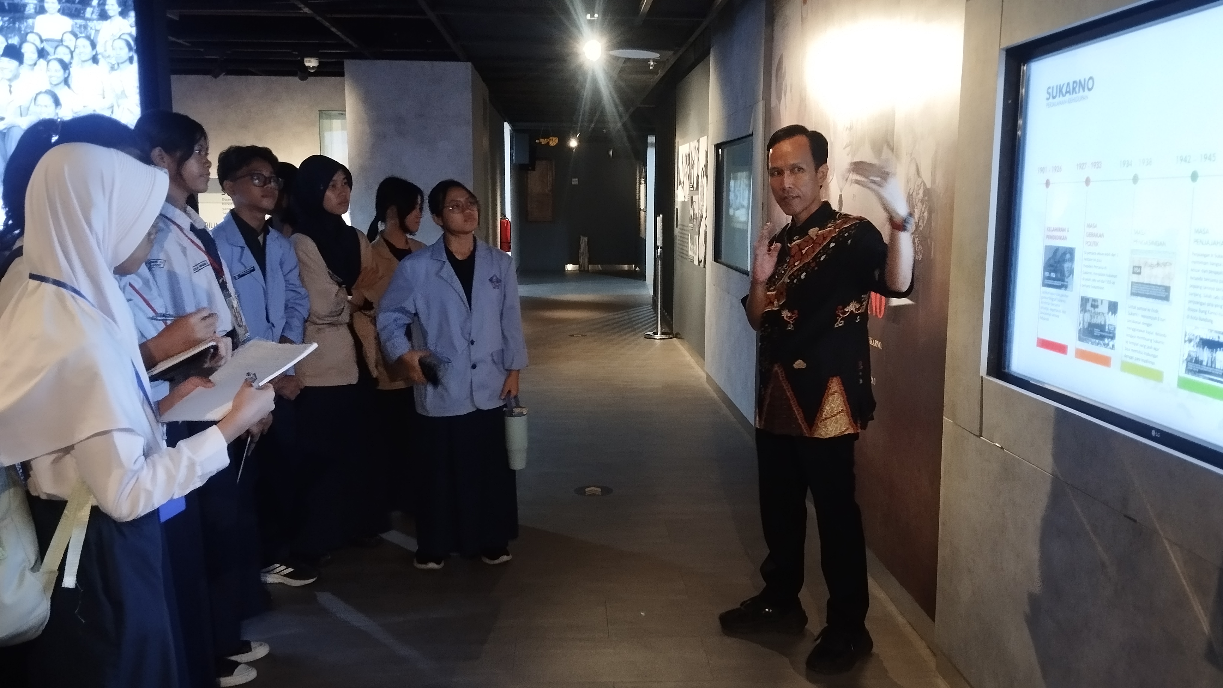 Dari Arsip Sukarno, Siswa SMPN 63 Jakarta Belajar Nilai Kepemimpinan