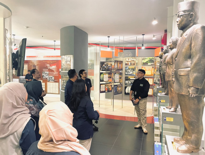 Mentoring Kepemanduan Sesi 3 Tingkatkan Kompetensi Pemandu Diorama Layani Pengunjung Anak