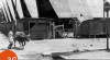 Foto suasana pedesaan di Kampung Djangga, Sumatera Utara, yang diambil pada 28 Desember 1949. Terlihat seorang laki-laki menarik seekor kerbau di depan rumah beratap adat.