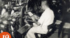 Foto Seorang pegawai  Percetakan Negara RI sedang mengetik di mesin cetak, 19 Januari 1951.